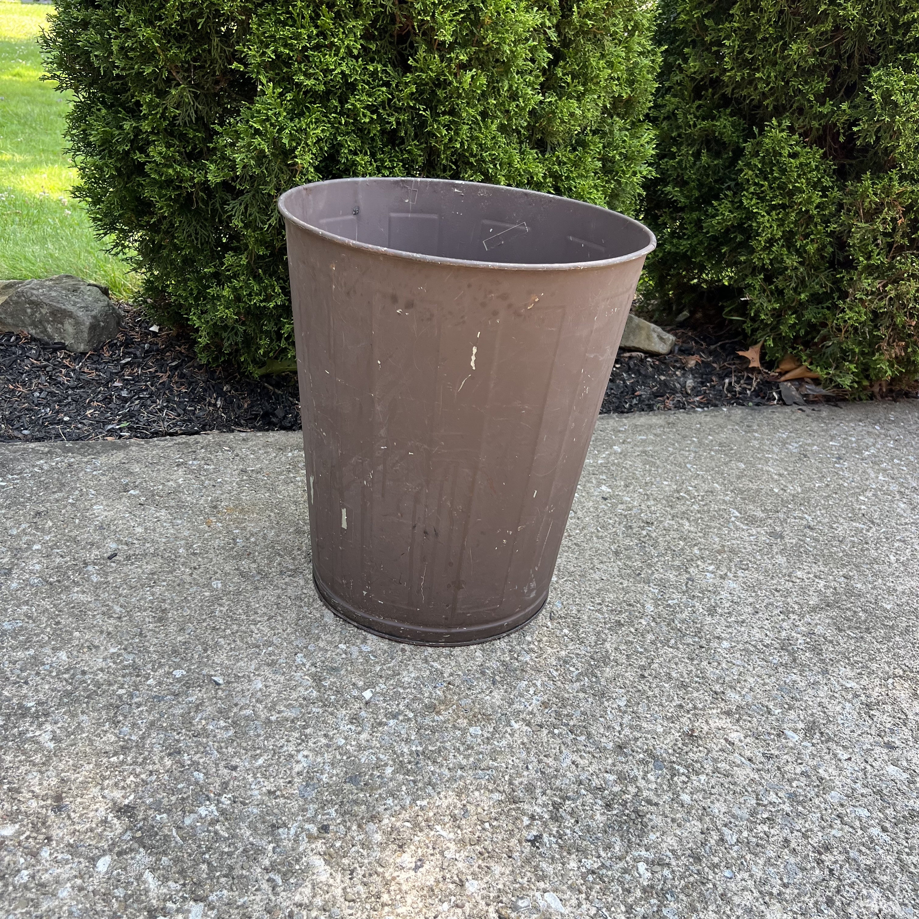 VINTAGE Trash Can WHEELING GALVANIZED METAL GARBAGE CAN WITH LID INDUSTRIAL