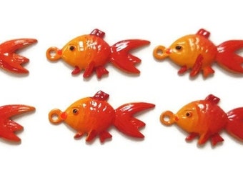 12 Vintage Hand Painted Fish Goldfish Gold Plated Pendant Bead Charms 5399
