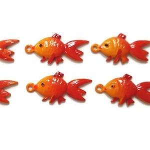 12 Vintage Hand Painted Fish Goldfish Gold Plated Pendant Bead Charms 5399