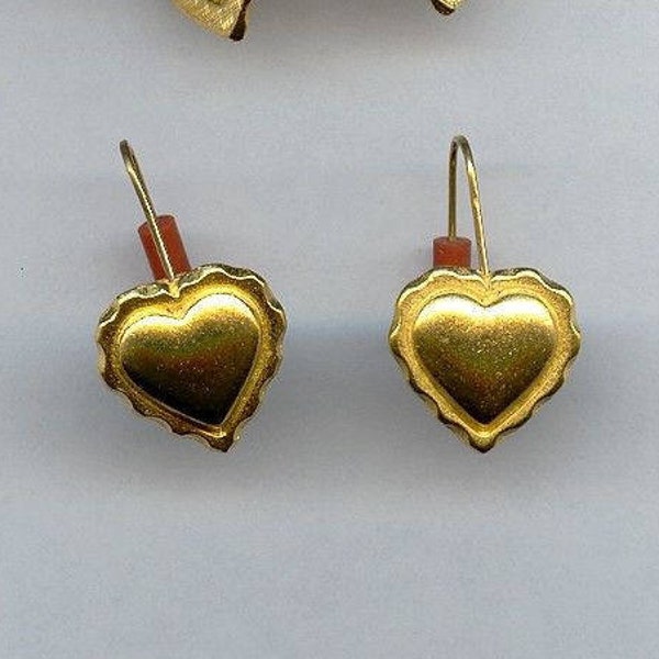 Pair (2 Pieces) Vintage Gold Plated Fancy Raised Heart Dangle Earrings 4047