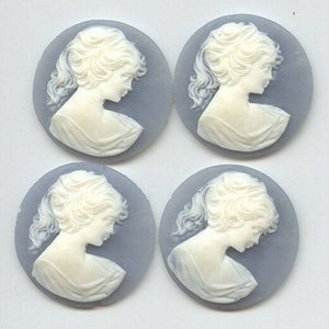 4 Vintage Wedgewood Blauw Acryl Dame Hoofd Met Paardenstaart Rond 30mm. Cameo's C15