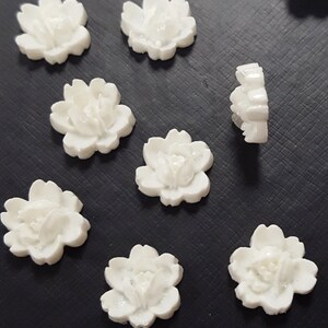 140 Vintage White Carved Rose Flower Resin Acrylic 10mm. Cameo Cabochons 1019P