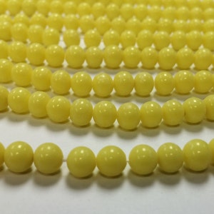 200 Vintage Japanese Cherry Brand Glass Pale Yellow 6mm. Smooth Round Beads 4620