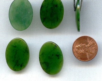 1 Vintage Taiwan Echte Nephrit Jade 25x18mm. Ovaler Halbedelstein Cabochon R476