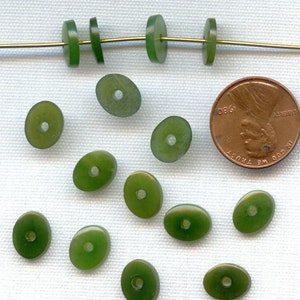 3 Vintage Taiwán Genuino Jade Nefrita 10x8mm. Cabujones perforados con piedras preciosas semipreciosas ovaladas con orificio central R479