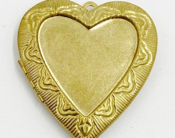 Vintage Brass Heart Victorian Scroll Frame Inset Center 43mm. Locket Pendant 5298