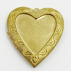 Vintage Brass Heart Victorian Scroll Frame Inset Center 43mm. Locket Pendant 5298