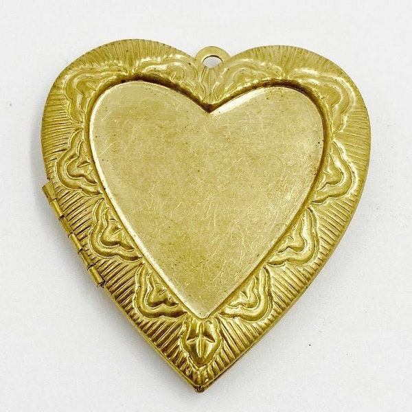 Vintage Brass Heart Victorian Scroll Frame Inset Center 43mm. Locket Pendant 5298