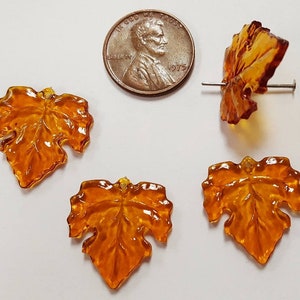 12 Vintage Madeira Topas Ahornblatt 20mm. Geätzte Acryl Anhänger Bead Charms N161