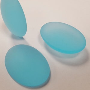 12 ヴィンテージ アクア ブルー マット アクリル 25 x 18 mm。滑らかな楕円形ドーム型フォイルなしバックカボション A1555
