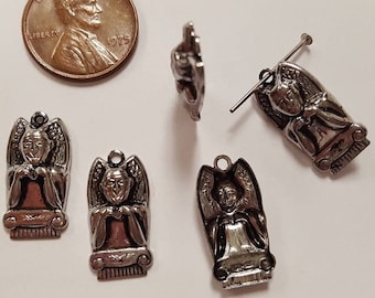 12 Vintage Antique Silver Egyptian Winged God 20mm. Stamping Charm Bead Pendants N36