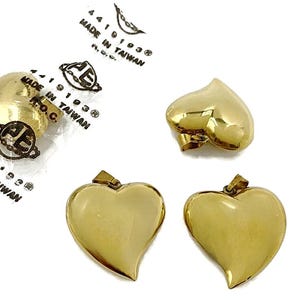 3 Vintage Brass Curved Curly Bottom Heart 27mm. Puffed 3D Charm Pendants 5701P