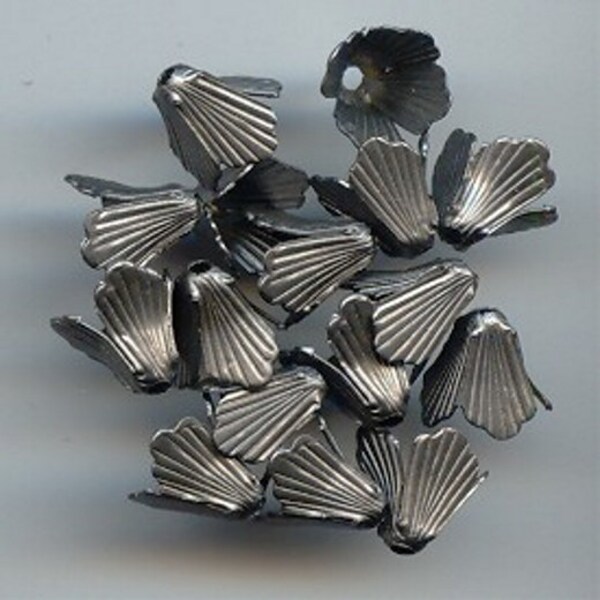 24 Vintage Silver Steel Tulip Flower Etched 9mm. Bead Caps 781