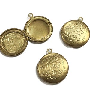 3 Vintage Patina Brass Two Flower Floral Etched Round 20mm. Pendant Lockets 5106