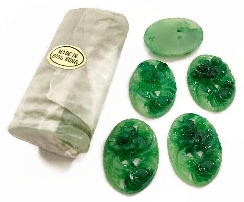 12 Vintage Hong Kong Jade Green Resin Floral 25x18mm. Oval