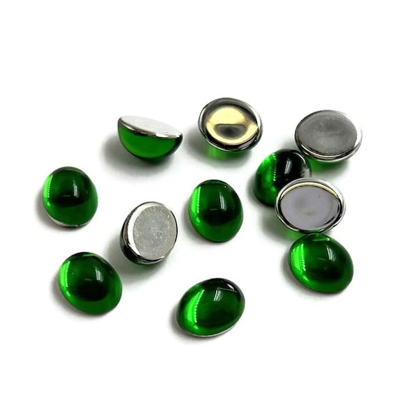 18 Vintage Emerald Acrylic 10x8mm. Oval High Dome Smooth Cabochons 7195