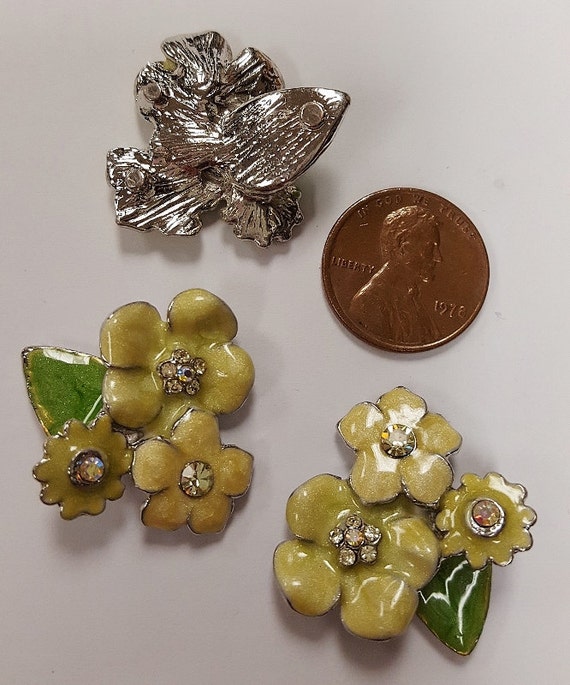 1 Yellow Flowers With Rhinestone Centers 27mm. Enameled Finding