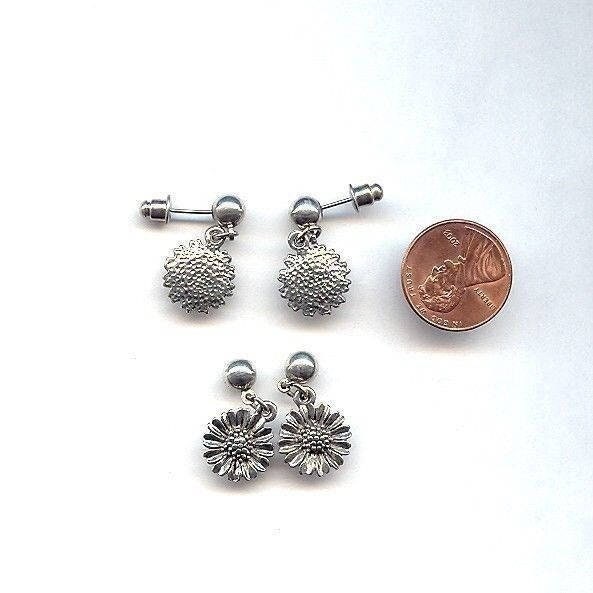 Vintage Antique Gold Plated Daisy Flower Dangle Earrings – 1 Inch – Bullet Clutch – Pair