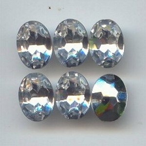 18 Vintage Crystal Acrylic Faceted 14x10mm. Oval Gem Jewels 6798