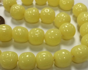20 Vintage Japan Cherry Brand Glass Pale Yellow 12mm. Baroque Round Beads 4615T