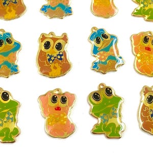12 colgantes chapados en oro con forma de pajarita de ojos grandes de estilo vintage con forma de búho, cerdo, rana, pato, en paquete original del fabricante 5344PT