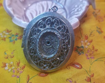 Vintage Necklace Pendant Locket Silvertone
