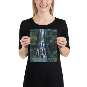 Puede incluir: Una ilustraci&oacute;n digital de una cascada que cae por un acantilado, rodeada de exuberante vegetaci&oacute;n verde. Hay personas nadando y saltando al agua de abajo.