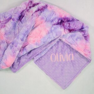 Plush Tie Dye Personalized Minky Baby Blanket, Pink and Purple Blanket for Babies, Kids and Adults afbeelding 2