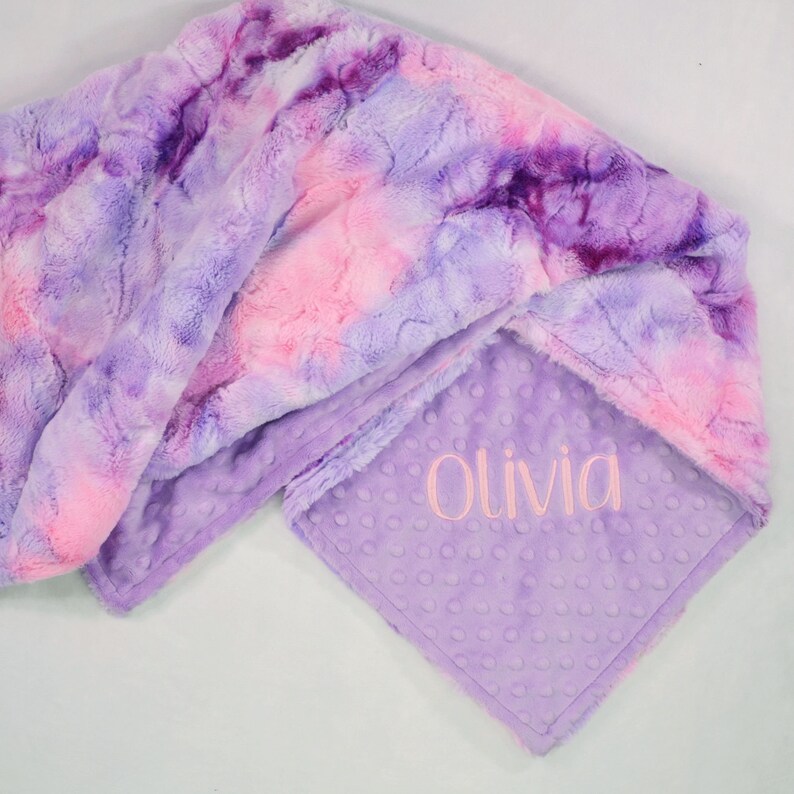 Plush Tie Dye Personalized Minky Baby Blanket, Pink and Purple Blanket for Babies, Kids and Adults afbeelding 2