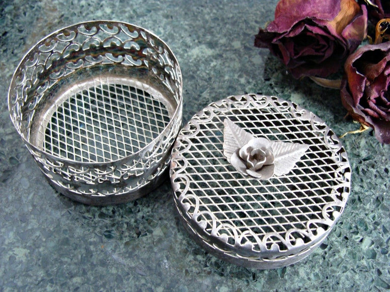 Vintage / Wee Little Jewelry Box / Flower & Leaves on Lid / Etsy