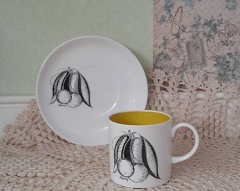1960s / Susie Cooper / Set of 6 Cups AND 6 Saucers / Black Fruit