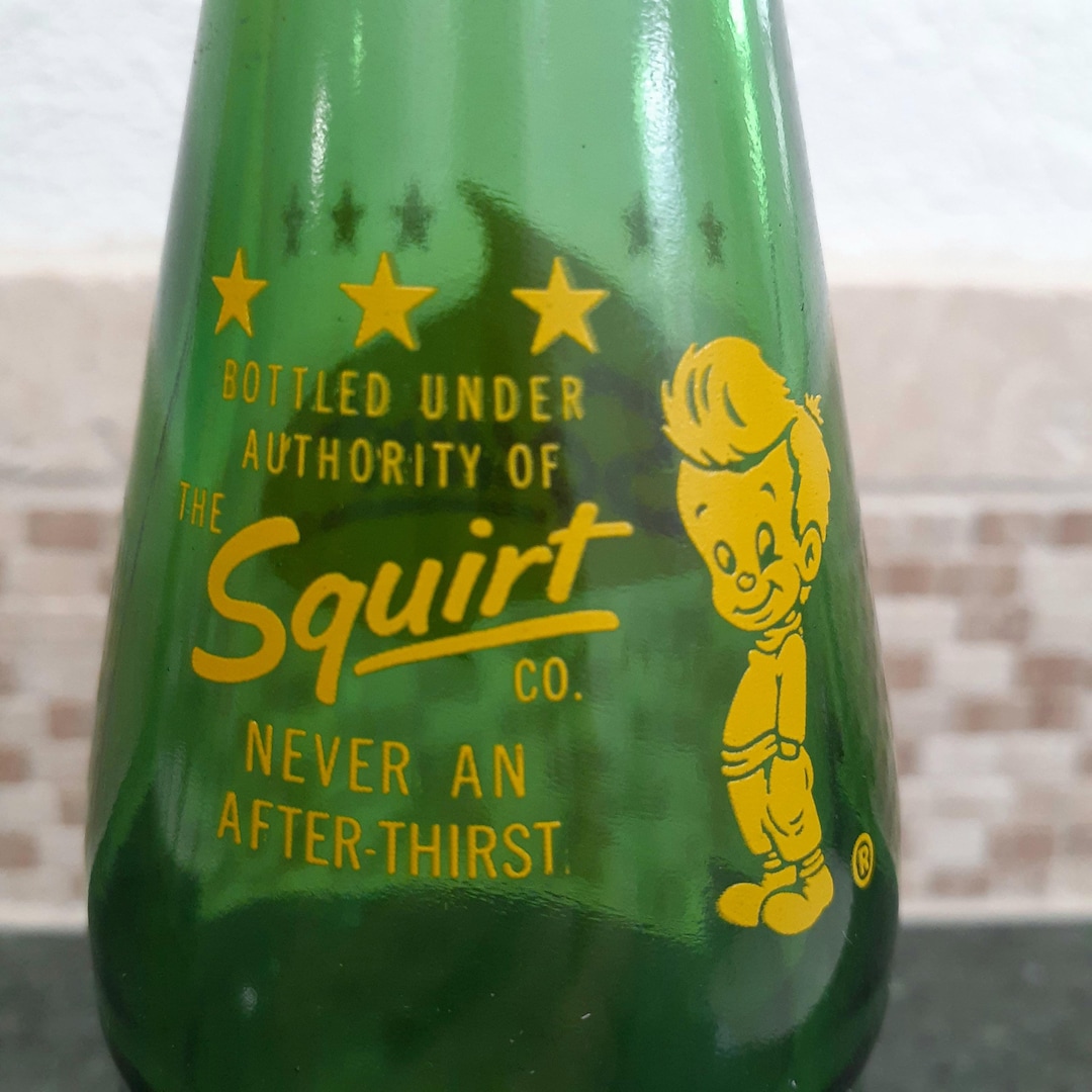 Vintage / Squirt / Soda Pop Bottle / Green Spiral Glass / 10 Oz