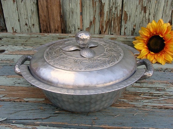 アメリカンアンティーク　everwear アルミニウム　鍋　シャビー Hand Forged Everlast Hammered Metal Aluminum Casserole Cozy - Etsy