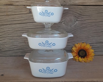 1973 / Corning Ware / Blue Cornflower / With Glass Lids / Set of Three / 1 Quart / 1 1/2 Quart / 2 3/4 Cup / USA