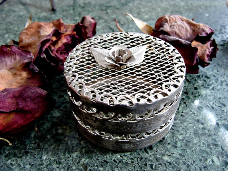 Vintage / Wee Little Jewelry Box / Flower & Leaves on Lid / Etsy