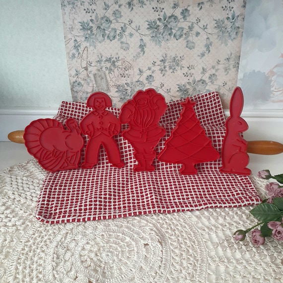 1970s / Tupperware / Cookie Cutters / Red With Handles / Holiday Sugar Cookie Cutter Set / Christmas Tree / Santa / Turkey / Clown / Rabbit