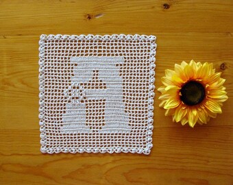 ALPHABET MAT ~ Personalized Gift ~ Letter A ~ Filet Doily ~ Monogram Doily