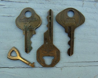 Four (4) Vintage Keys: Atlas, Briggs & Stratton, Hurd And A Small Unmarked Key