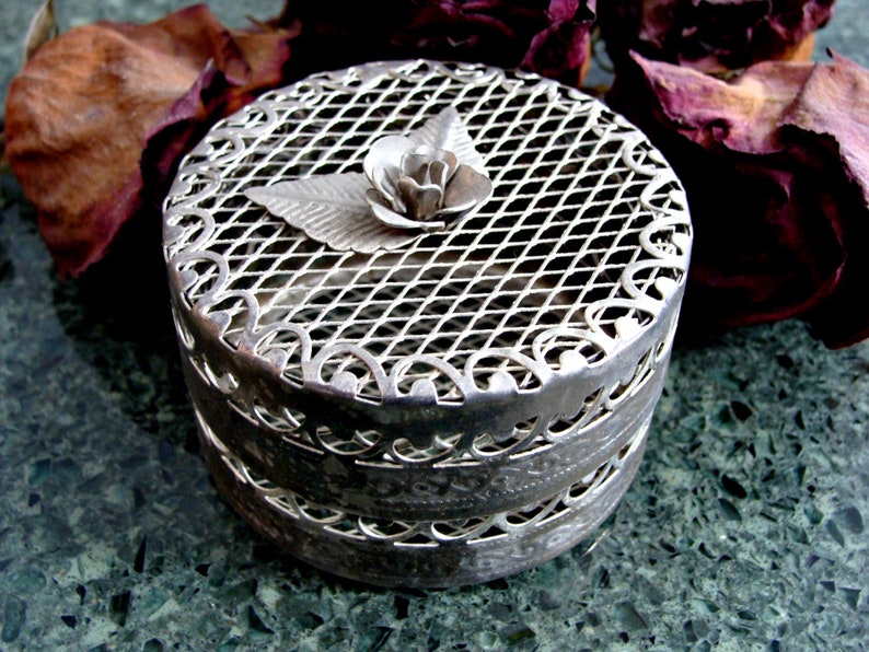 Vintage / Wee Little Jewelry Box / Flower & Leaves on Lid / Etsy