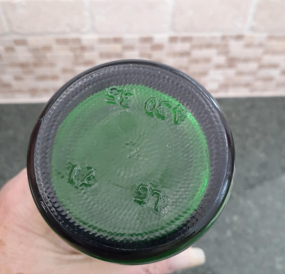 Vintage / Squirt / Soda Pop Bottle / Green Spiral Glass / 10 Oz