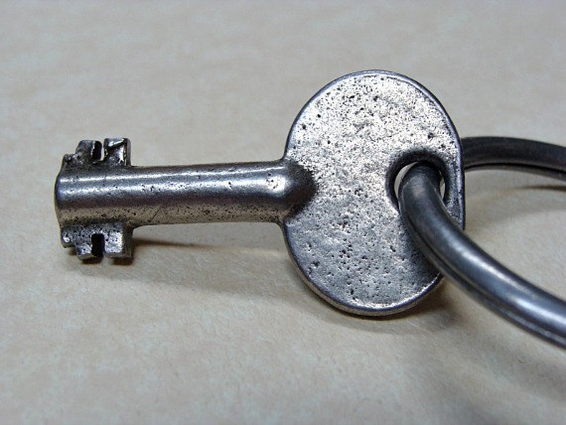 1 Genuine Old Skeleton Key on Old Ring - Etsy