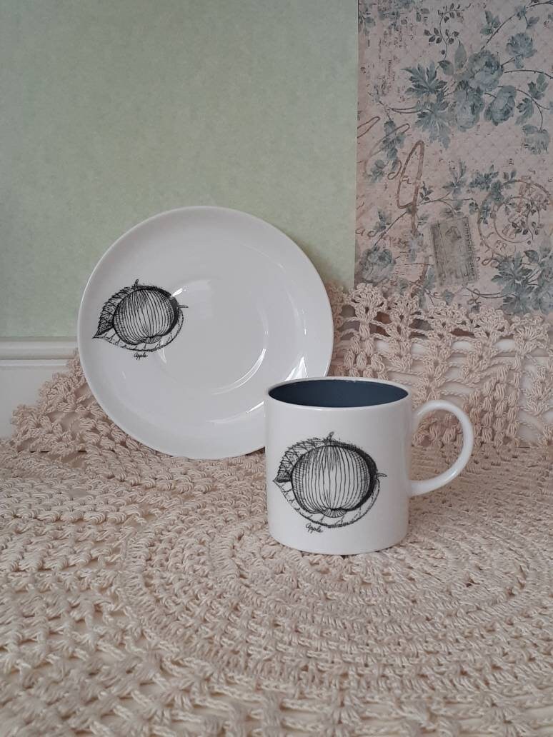 1960s / Susie Cooper / Set of 6 Cups AND 6 Saucers / Black Fruit