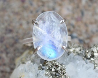 rainbow moonstone ring /// moonstone hand-set in sterling silver prongs /// large solitaire stacking gemstone ring /// SIZE 7.5