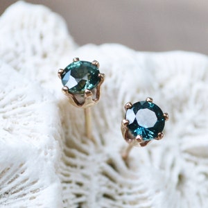 blue green sapphire stud earrings /// medium 4.5mm natural Madagascar sapphires set in gold/ silver • bi-color • september birthstone