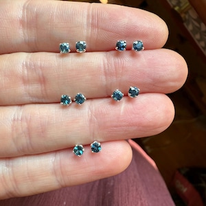Pendientes de zafiro azul: pequeños zafiros naturales de 3 mm, oro de 14k o plata de ley. imagen 8