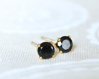Pendientes de espinela negra: 4 mm, talla rosa, plata de ley o chapado en oro.