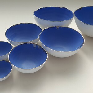 Set of 7 stoneware fine bone china nesting bowls in blue and white with real platinum finish. Gift for her image 2
