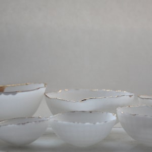 Stoneware fine bone china bowls with real gold in 7 differnt sizes. Ring dish image 2