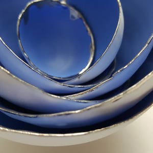 Set of 7 stoneware fine bone china nesting bowls in blue and white with real platinum finish. Gift for her image 4