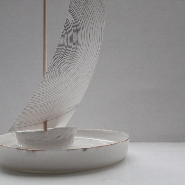 Stoneware fine bone china walnut shell boat in resin and real gold